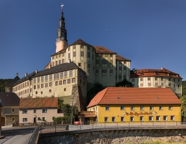 Schloss Weesenstein über Ort